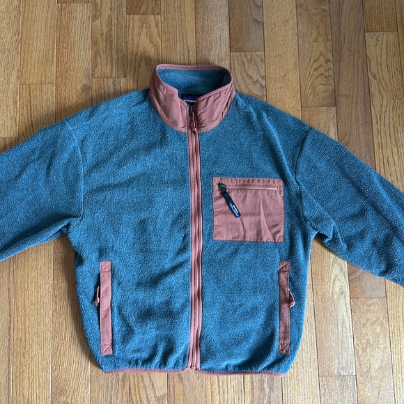 Women’s Patagonia Jacket - Picture 3 of 10